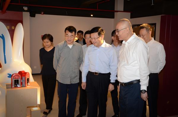調(diào)整大小 上海市委常委、常務(wù)副市長(zhǎng)陳寅調(diào)研上海梅林--.jpg